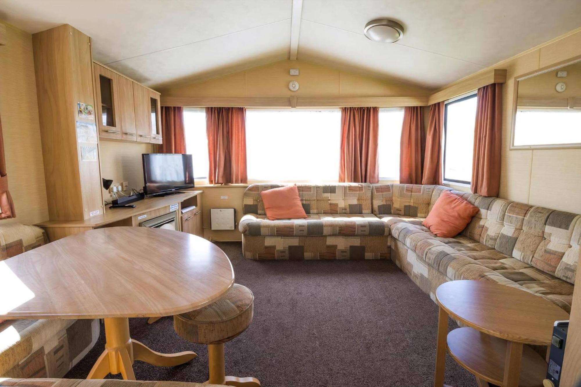 Lovely 6 Berth Caravan At Naze Marine Holiday Park In Essex Ref 17275C Walton-on-the-Naze Buitenkant foto